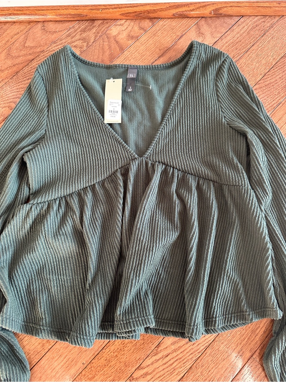 Francesca’s Alya V-Neck ribbed babydoll long sleeve Blouse - Green size S NWT - Picture 3 of 7